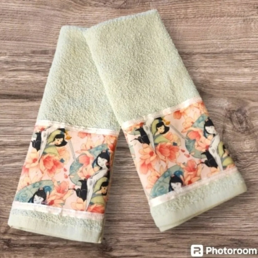 Mulan Patterned Hand Towels - Light Green